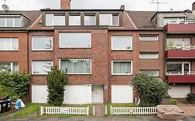 - Cozy Apartment In The Heart Of Duisburg With New York Design & Betten & Sofa - 5 Mins Central Station Hbf - Big Tv & Wifi --