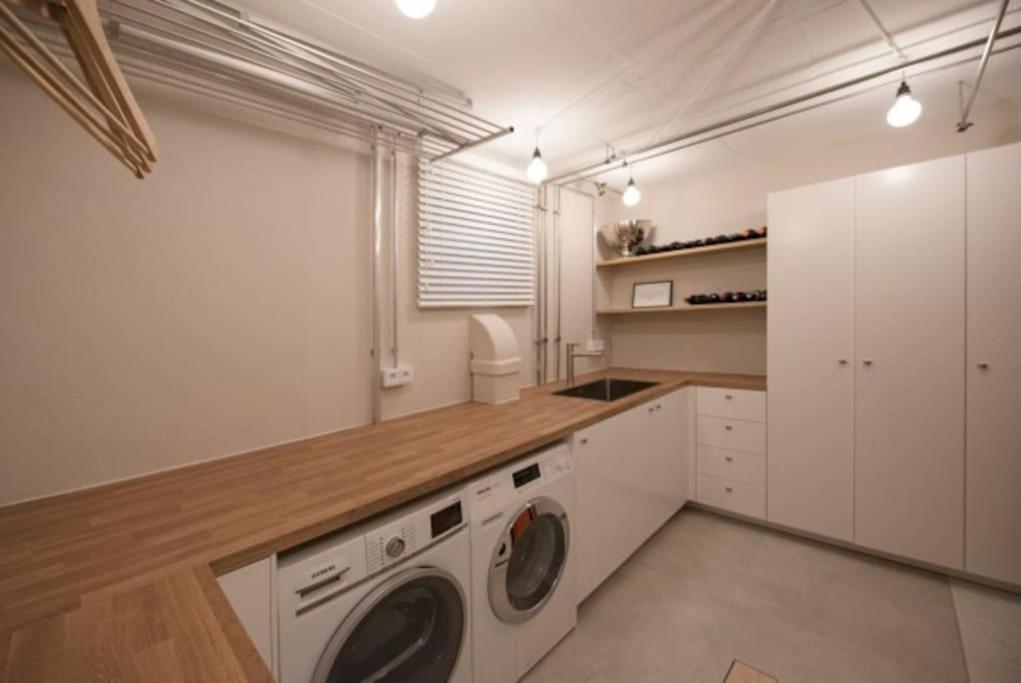 - Cozy Apartment In The Heart Of Duisburg With New York Design & Betten & Sofa - 5 Mins Central Station Hbf - Big Tv & Wifi -- Exterior foto