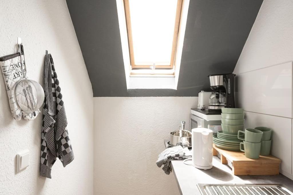 - Cozy Apartment In The Heart Of Duisburg With New York Design & Betten & Sofa - 5 Mins Central Station Hbf - Big Tv & Wifi -- Exterior foto